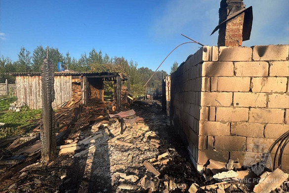 В Родниковском районе сгорел дом и дровник на площади 228 квадратов